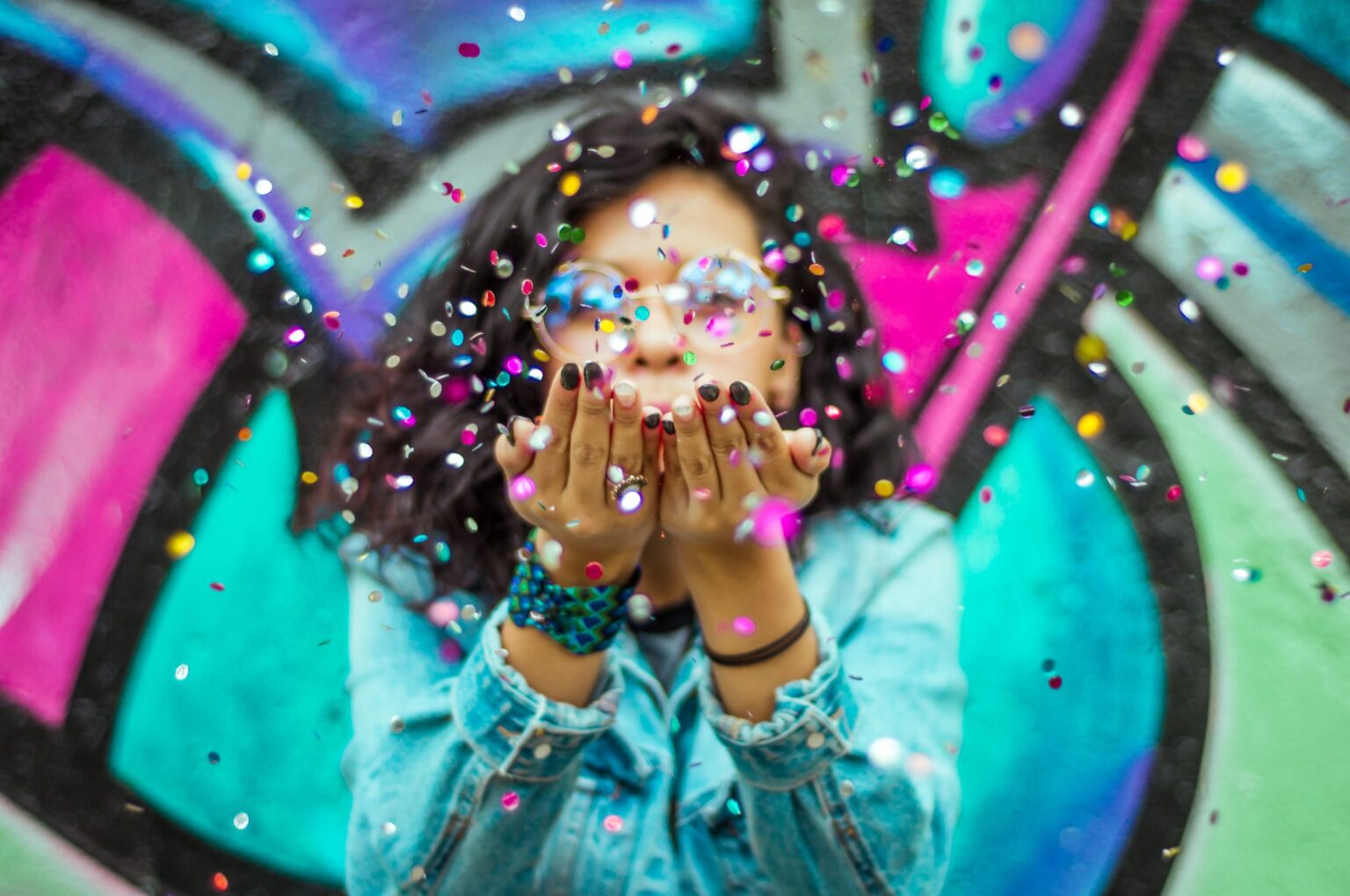 How to Create Effective GIFs for Your Social Media Strategy